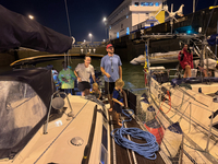 Everyone on deck to see the locks in action.